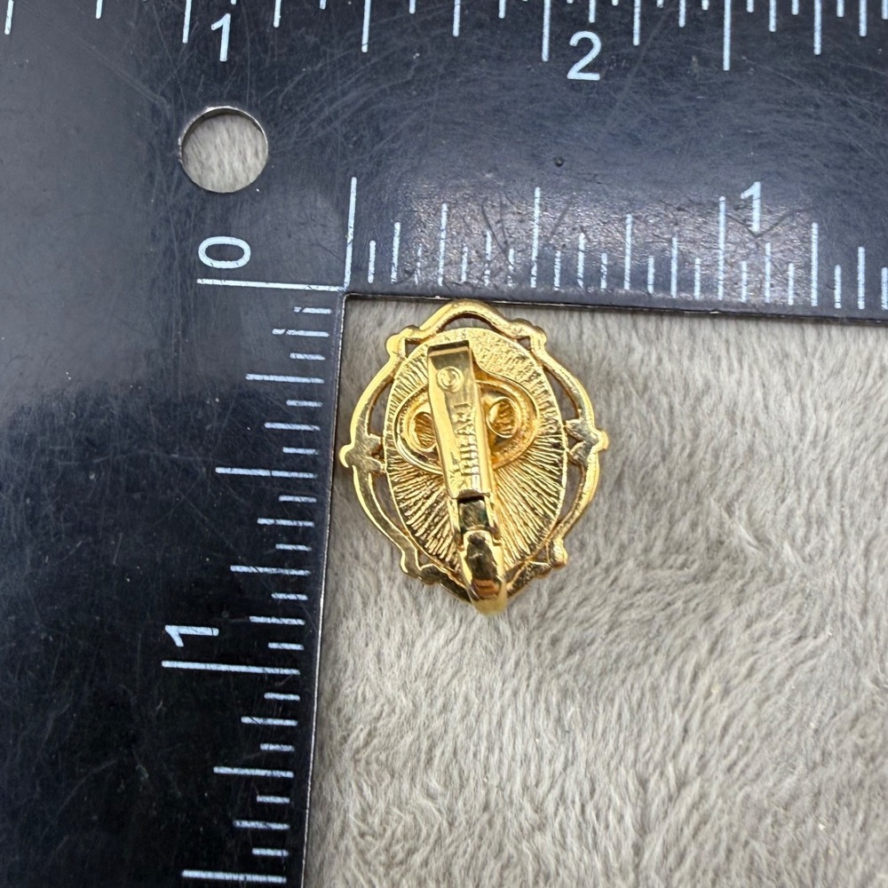 Vintage Trifari Cameo Clip On Earrings Gold Tone Signed - Picture 5 of 6